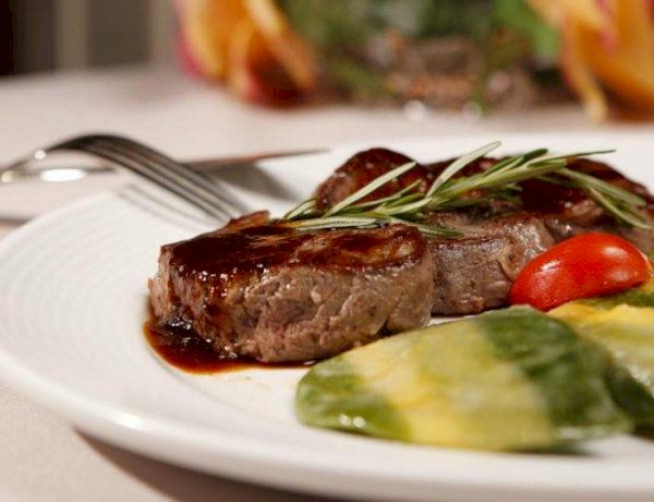 Senadores gastam até R$ 950 (ou um salário mínimo) numa única refeição; veja lista de gastos